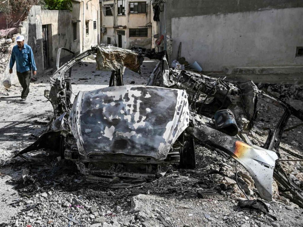 الاحتلال يعتقل 5 أشقاء غزيين ويهدم منزلا في الضفة الغربية