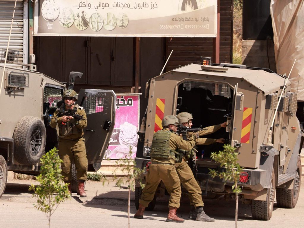 تحذير من تداعيات “حرب صامتة” بالضفة وحصيلة جديدة للاعتقالات