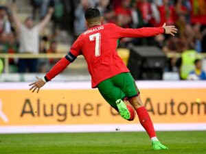 رونالدو.. نجم تبحث عنه الأرقام وتلتصق بتاريخه