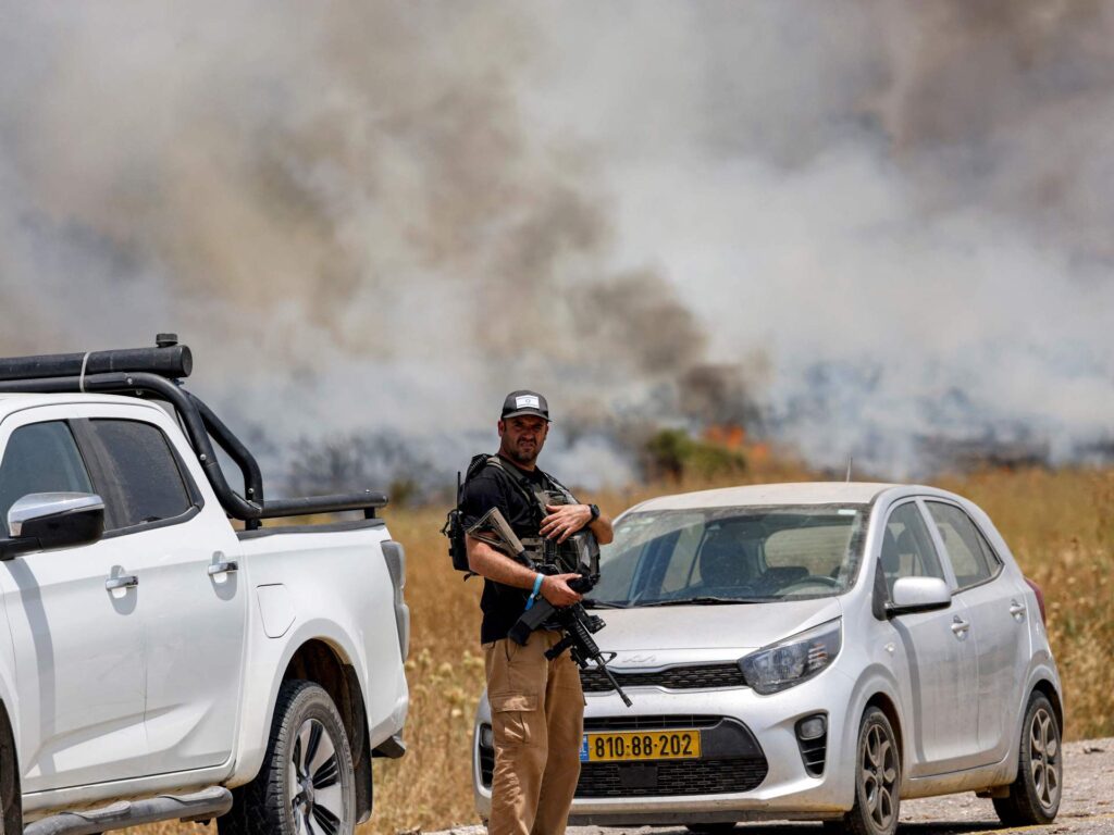 حزب الله يهاجم بمسيرات مفخخة أهدافا إسرائيلية وسكان الشمال يتظاهرون