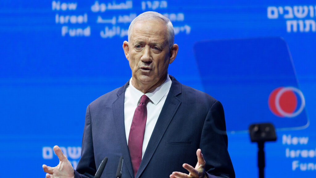 غانتس يؤجل مؤتمرا صحفيا بعد إعلان الجيش تحرير 4 أسرى