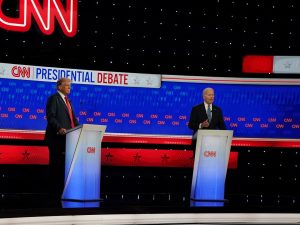 ما أبرز القضايا الداخلية والخارجية التي هيمنت على مناظرة بايدن وترامب؟