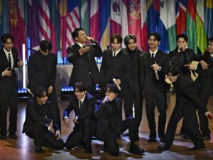 فرقة “سفنتين” الكورية الجنوبية تصبح سفيرة النوايا الحسنة لدى “يونسكو”