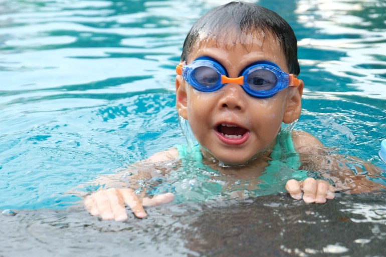 هل تكفي دروس السباحة لحماية الأطفال من الغرق؟