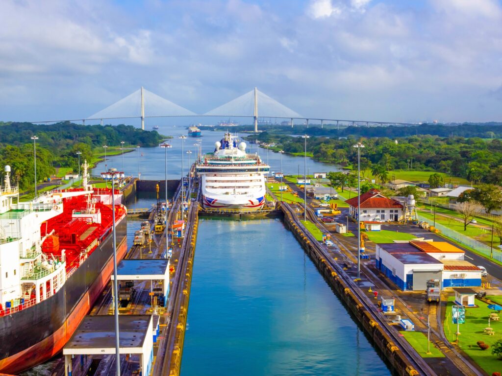 لوفيغارو: قناة بنما شريان إستراتيجي للتجارة العالمية مهدد بالجفاف