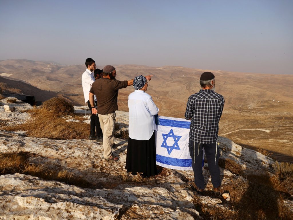 هآرتس: المتطرفون الإسرائيليون يحلمون باستيطان جنوب لبنان