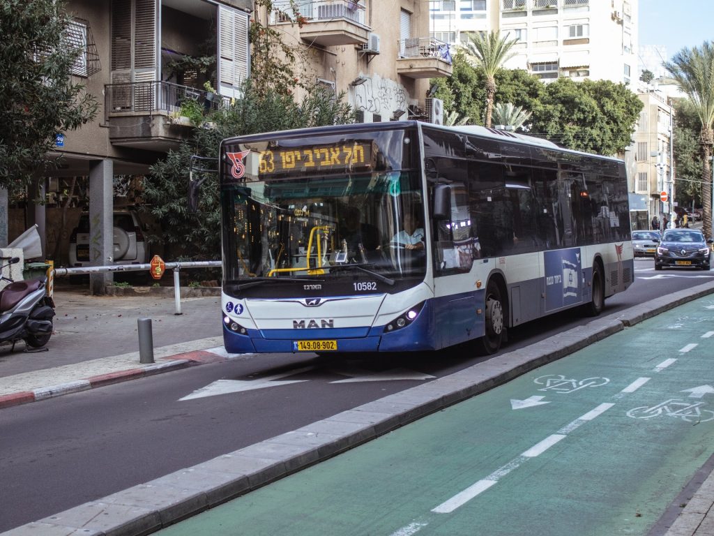 الحرب على غزة ترفع أسعار المواصلات العامة في إسرائيل