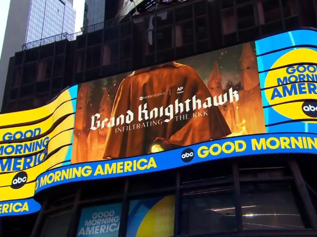 “فارس الصقر الكبير”.. ضابط سري يواجه أفاعي العنصرية التي تنهش أمريكا