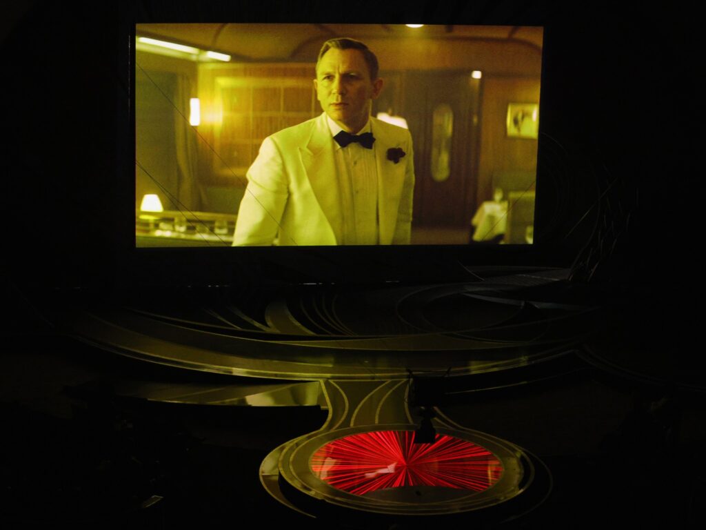 أوسكار فخري ينتظر منتجي سلسلة أفلام جيمس بوند