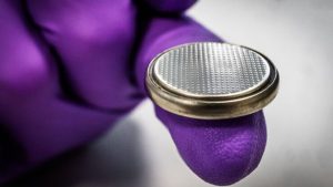 بطارية رخيصة وبيئية يعاد شحنها 8 آلاف مرة.. ثورة في سوق الطاقة المتجددة