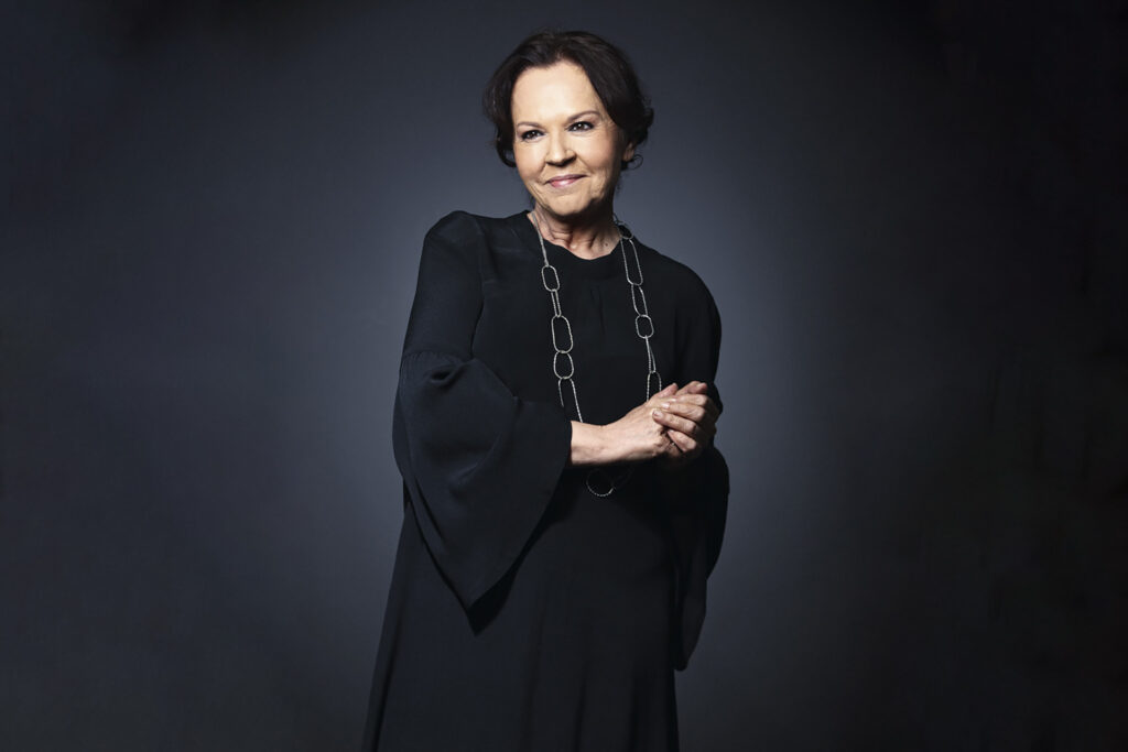 رحيل بطلة “العشق الممنوع” فاطمة قرنفل بعد صراعٍ من السرطان