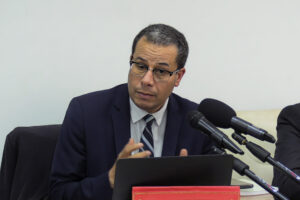 ناقد مغربي يدعو إلى تفعيل “سينما المقاومة” ويتوقع تغييرا في الغرب