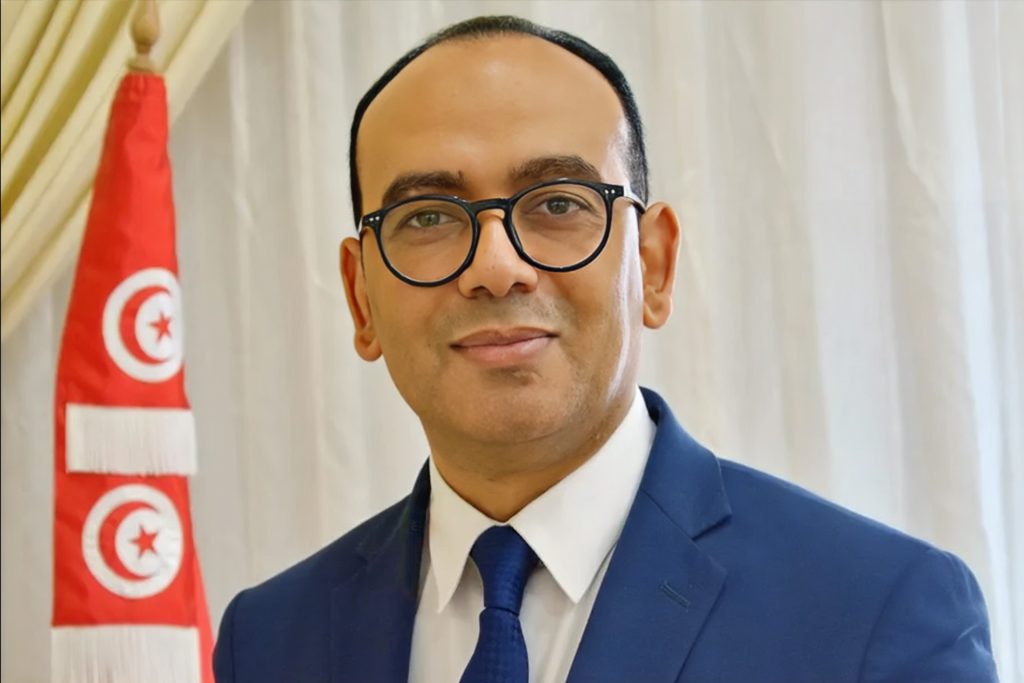 كيف تفاعل رواد التواصل الاجتماعي مع إقالة وزير الشؤون الدينية التونسي؟