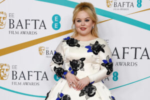 بطلة “بريدجيرتون” الأيرلندية نيكولا كوغلان تجمع 1.2 مليون دولار لأطفال غزة