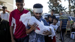 حرب غزة: قصف إسرائيلي على وسط القطاع وجنوبه ورفض فلسطيني لتقرير هيومن رايتس ووتش حول 7 أكتوبر