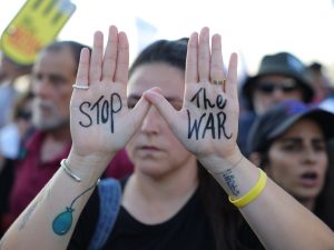 الشرطة الإسرائيلية تعتقل متظاهرين مطالبين بصفقة تبادل