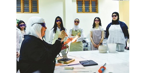 «الوطني للثقافة» نظّم ورشة لصناعة الحُلي باستخدام زجاج مورانو الإيطالي بمتحف بيت العثمان