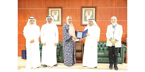 العتيبي بحث مع سفيرة كينيا تعزيز التعاون في مجال استقدام العمالة