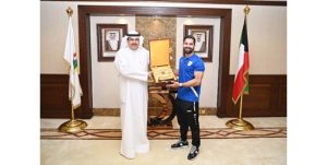 محافظ حولي يكرّم بطلي الجودو مشعل وأحمد العلي