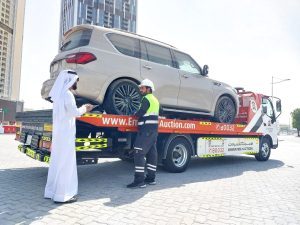 بلدية دبي تسحب 146 سيارة مهملة خلال 6 أشهر