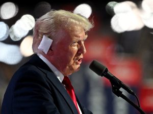 ترامب يتحدث عن تفاصيل محاولة اغتياله وينثر وعوده على الأميركيين