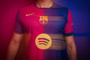 مستوحى من إرث النادي وتاريخه.. برشلونة يكشف عن قميصه الجديد