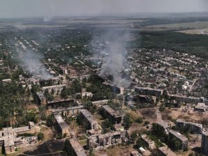 روسيا تستهدف منشآت الطاقة وميناء أوكرانيًا بمسيّرات