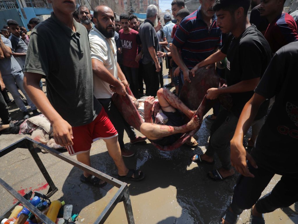 عشرات الشهداء في مجزرتين بحق نازحين في غزة