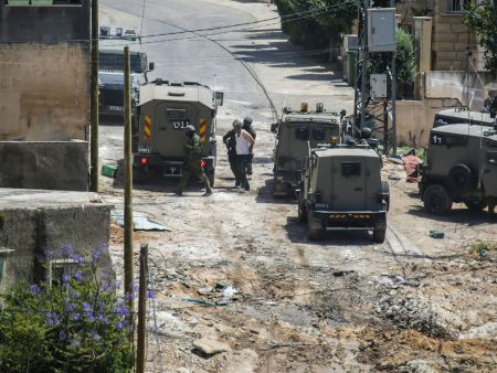 جيش الاحتلال يعتقل 11 فلسطينيا بالضفة بينهم طفل