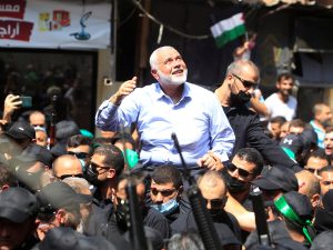 “دماء القادة وقود للمقاومة”.. مغردون ينعون إسماعيل هنية