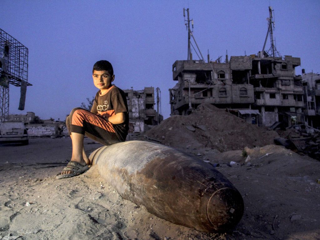 ليبراسيون: القنابل غير المنفجرة كابوس غزة المخبأ تحت الأنقاض