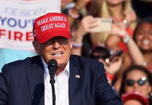 “الوثائق السرية”.. قرار بحفظ القضية وترامب يطالب بإسقاط بقية الدعاوى