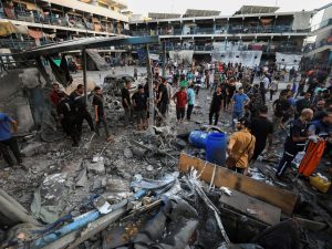 قوات الاحتلال تكثف غاراتها بغزة والمقاومة تخوض اشتباكات ضارية