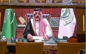 أمير حائل يعقد جلسته الاثنينية وينوه بدعم القيادة السخي للبرامج التنموية