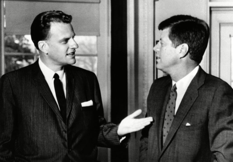 على الرغم من أن علاقة غراهام بكينيدي أصبحت أفضل بعد فوزه، إلا أن نيكسون ظل السياسي المفضل لديه