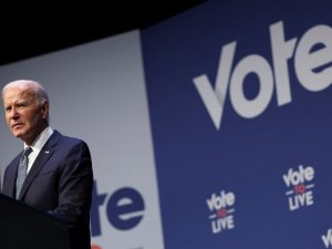 لوتان: الكل يطالب بايدن بالانسحاب وهو يصرخ “سأهزم ترامب”