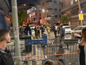 قتيل وجرحى في انفجار بتل أبيب والحوثيون يتحدثون عن “عملية نوعية”