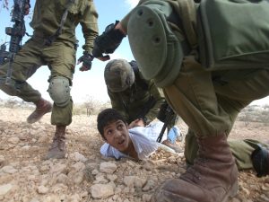 إصابة طفلين في اقتحام جيش الاحتلال مخيما في نابلس