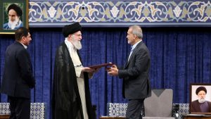 بزيشكيان يتسلم مهامه رئيسا لإيران ويعلن أولوياته