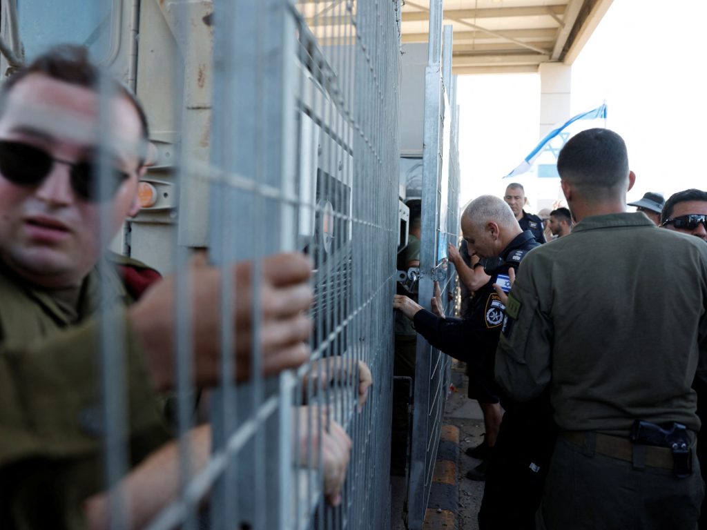 ما الذي يجري داخل معتقل سدي تيمان الإسرائيلي؟.. 5 نقاط تشرح الحدث