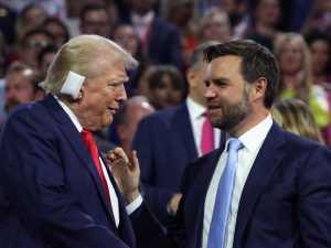 من هو فانس ولماذا اختاره ترامب نائبا له؟ 4 كتاب أميركيين يجيبون