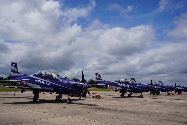 الصورة 4 و5: طائرات 709 إف إن مشاركة في تأمين الجو خلال فترة الألعاب الأولمبية في باريس