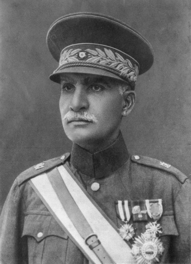 ****داخليه**** Picture of Reza Shah, emperor of Iran in the early 30's in uniform