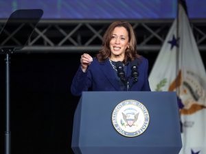 هاريس تفوز رسميا بترشيح حزبها لخوض انتخابات الرئاسة الأميركية