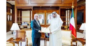 وزير الخارجية تسلّم رسالة خطية من رئيس الوزراء الفلسطيني