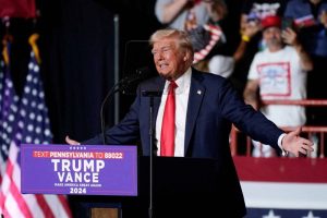 هاريس تضمن أصوات المندوبين للترشح.. وترمب يحدد موعد المناظرة