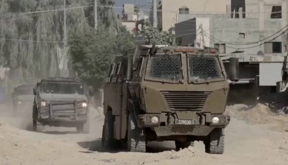 الاحتلال يُصعِّد.. اقتحامات في الضفة وغارات في غزة