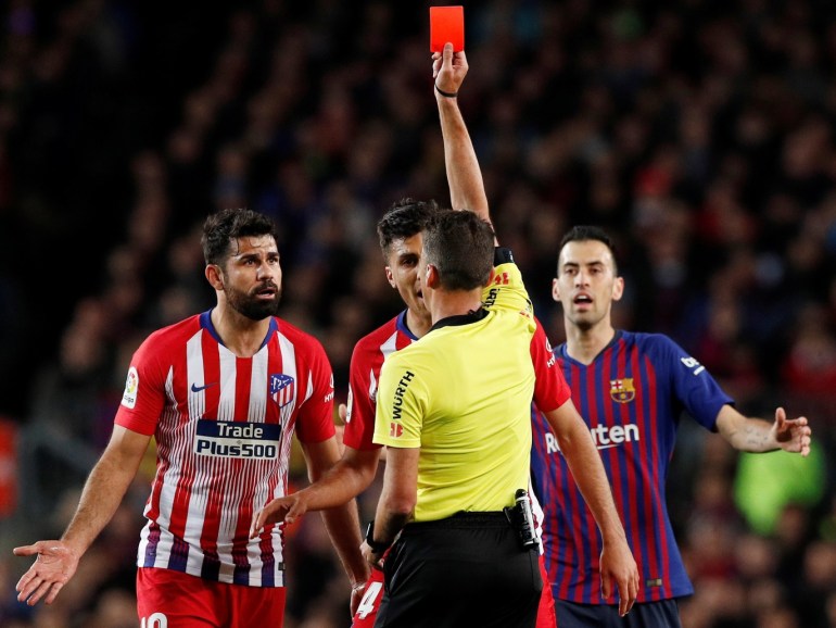 Soccer Football - La Liga Santander - FC Barcelona v Atletico Madrid - Camp Nou, Barcelona, Spain - April 6, 2019 Atletico Madrid's Diego Costa is shown a red card by referee Jesus Gil Manzano REUTERS/Albert Gea