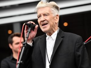 رغم إصابته بـ”انتفاخ الرئة”.. المخرج الأميركي ديفيد لينش لا ينوي الاعتزال