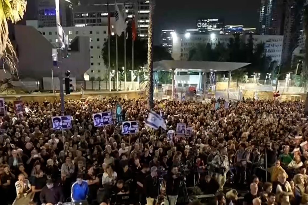 مظاهرات حاشدة بتل أبيب ولبيد يتهم نتنياهو بالتخلي عن المحتجزين